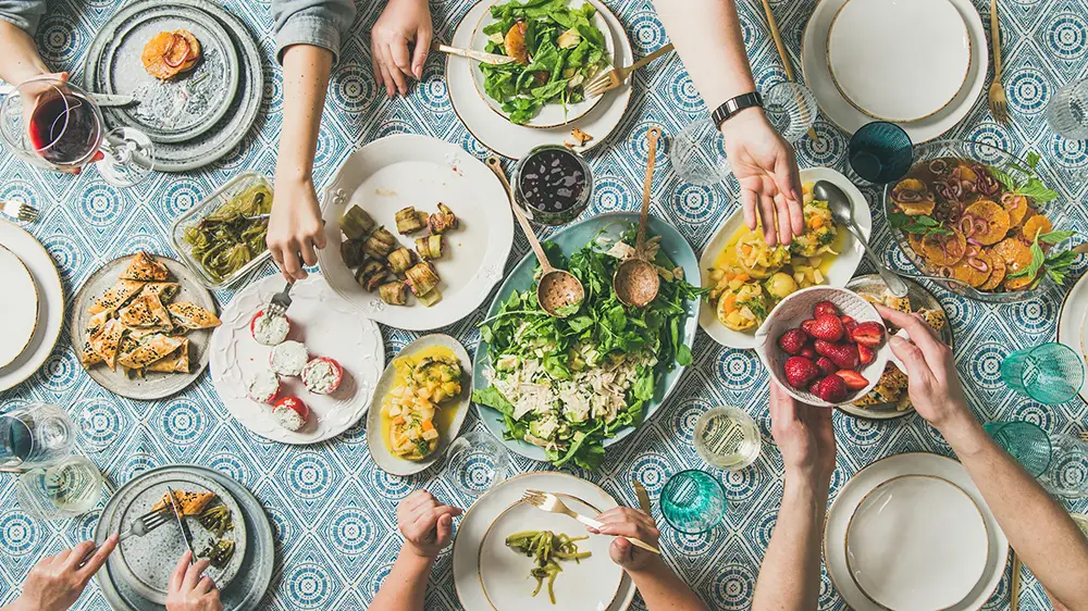 mediterranean-style-dinner-healthy-natural-people-eating_revsize